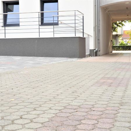 Hotel Central Σλαβόνσκι Μπροντ Εξωτερικό φωτογραφία