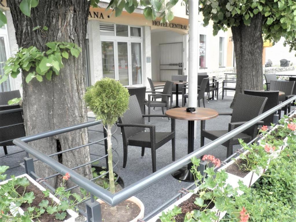 Hotel Central Σλαβόνσκι Μπροντ Εξωτερικό φωτογραφία