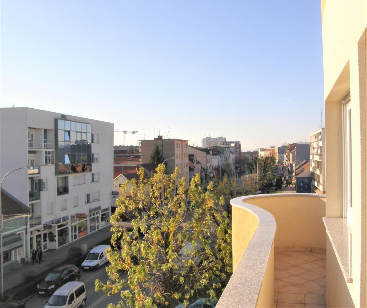 Hotel Central Σλαβόνσκι Μπροντ Εξωτερικό φωτογραφία